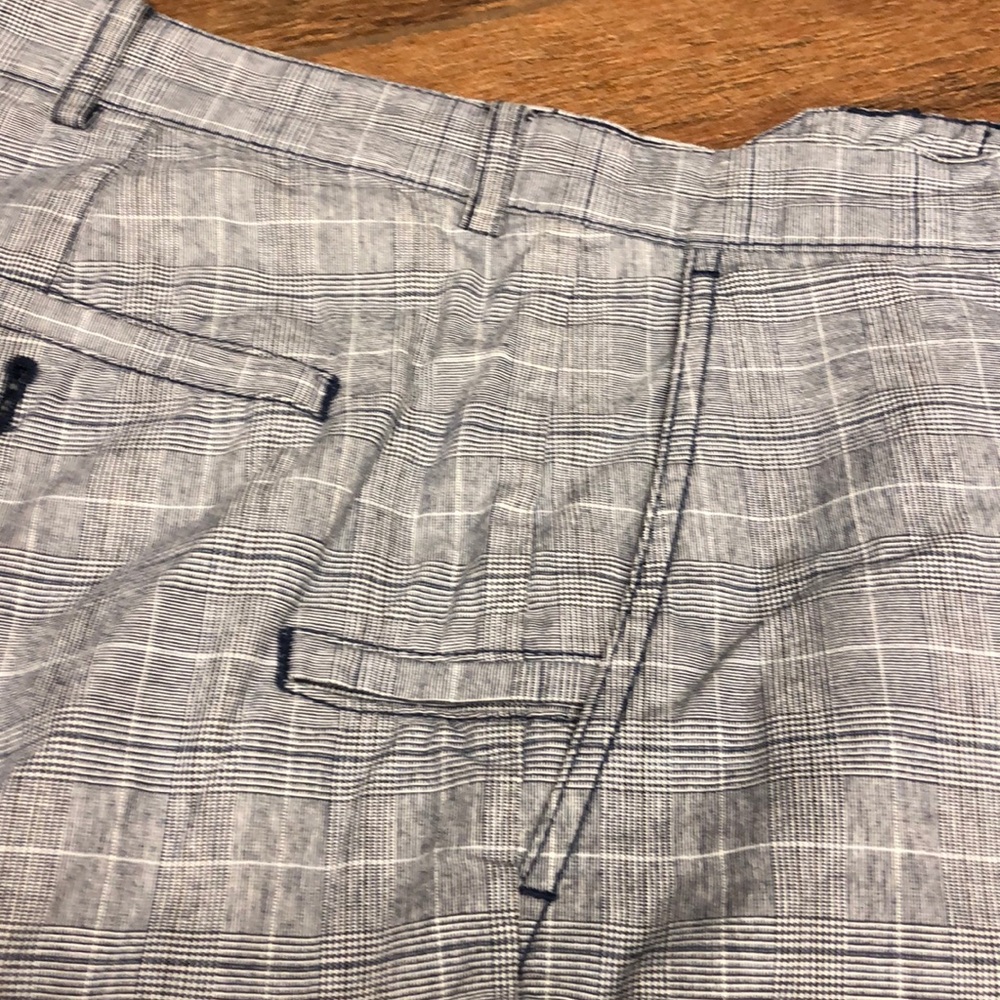 Shorts - Picture 3 of 4